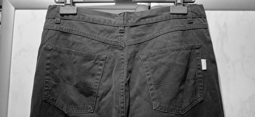 Мъжки черен спортно-елегантен панталон, прав модел, тип дънки