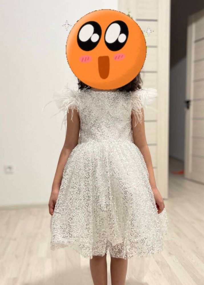 Нарядное белоснежное платье на 5 лет