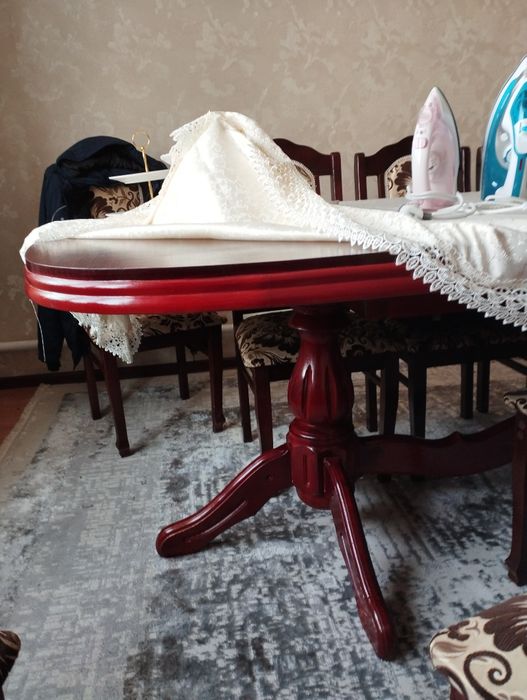 стол для гостиной