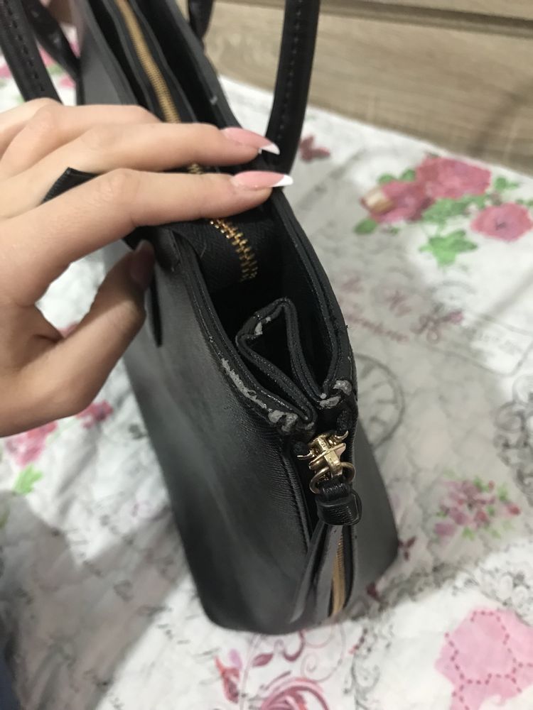 Елегантна черна чанта H&M