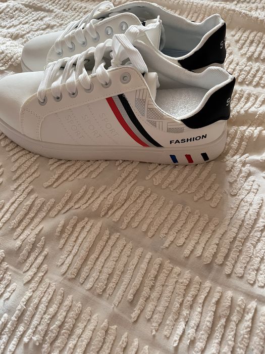 Pantofi sport diferite marimi