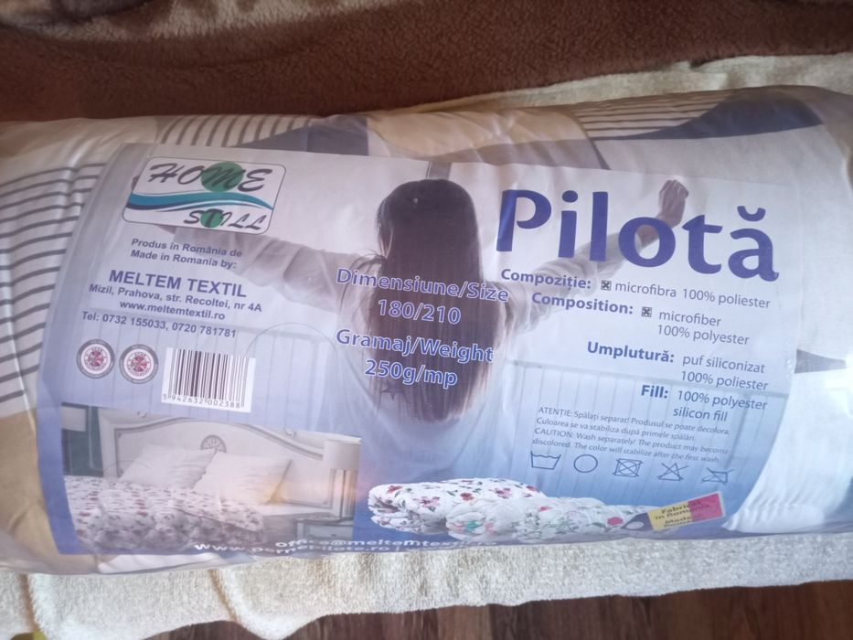 Vând pilota plus perna