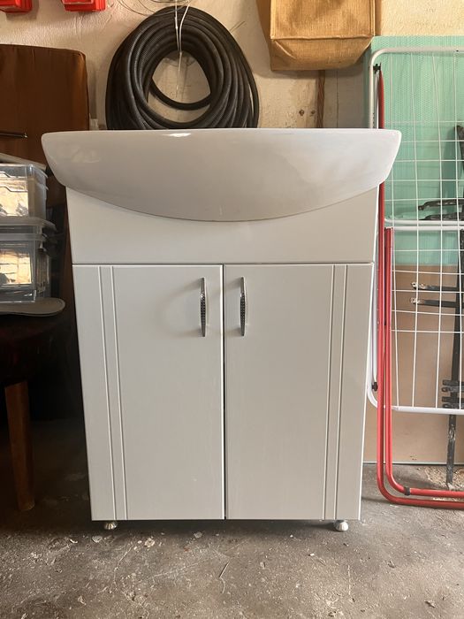 Corp baie ciuveta cu dulap si corp suspendat cu oglina si lumina