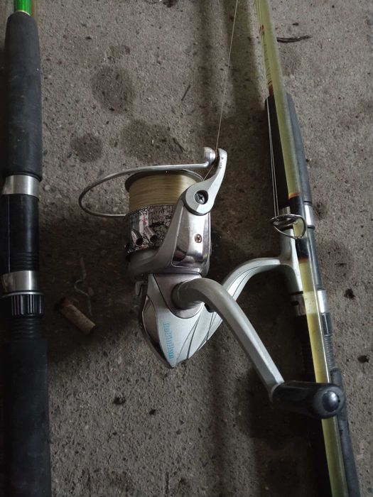 Въдици с макари 2бр