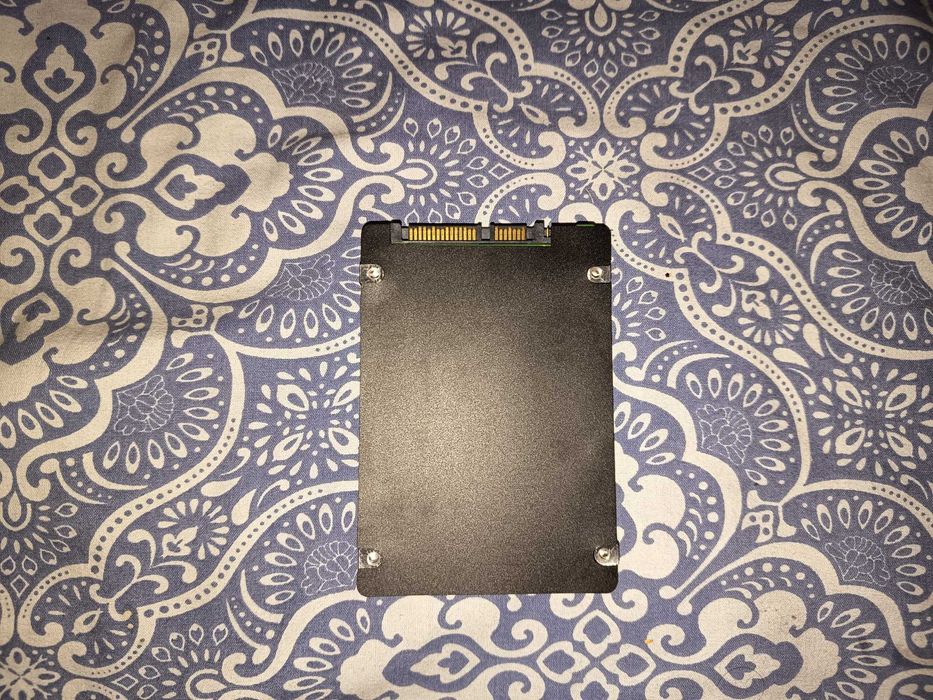 Hard disc laptop. 1TB + windows 10 pro