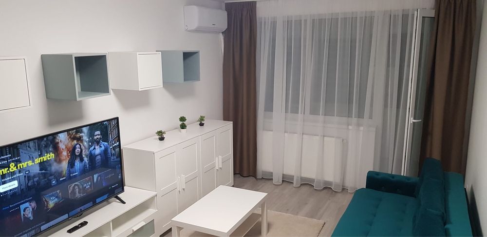 Închiriez apartament pe Bd Mihai Viteazu.