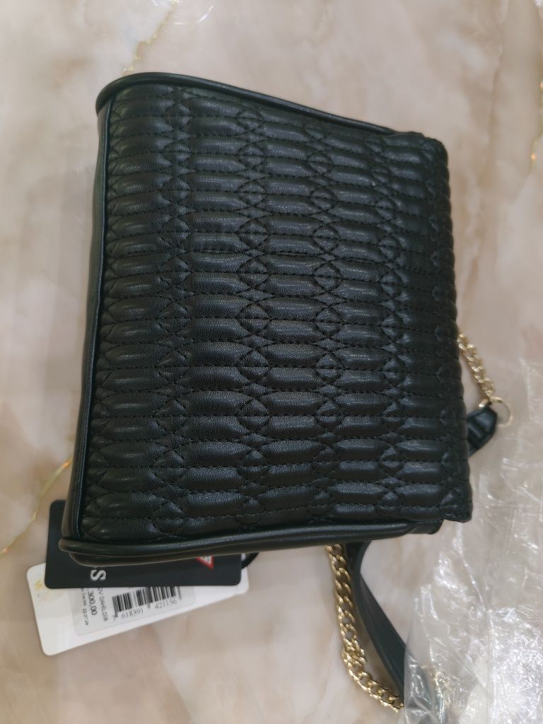Чанта guess -115 лв-нова