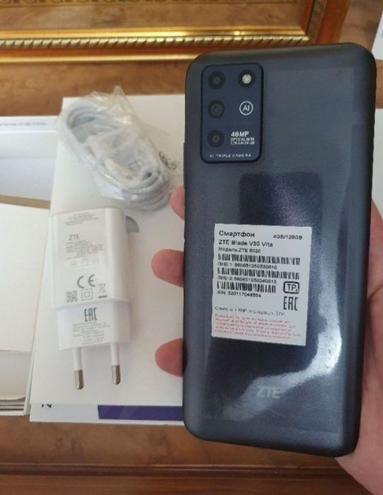 ZTE Blade V30 4/128GB Black 4G Igravoy Original Karobka Holati ideal