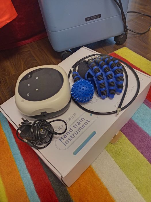 Aparat recuperare a mâinii după un accident vascular sau paralizie