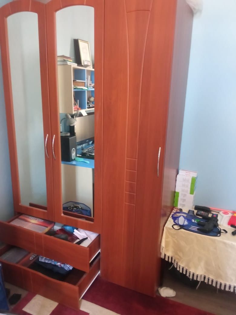 Продается 3-х дверный шкаф, б/у, состояние очень хорошее