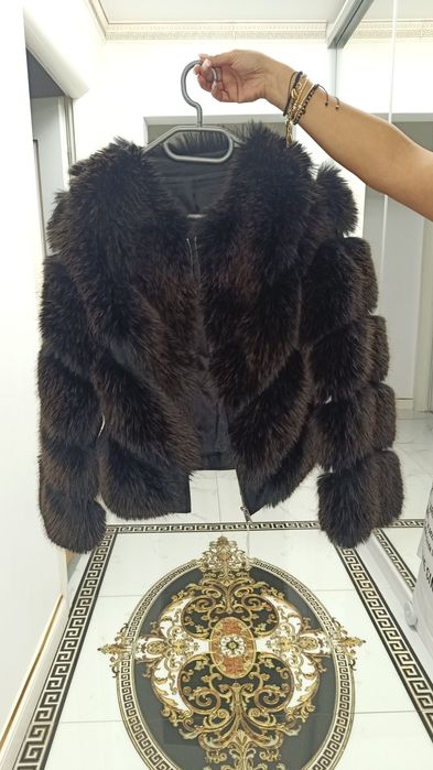 Vând haina de blana cu piele