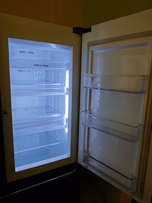 Хладилник LG side by side, модел GSJ760WBXV