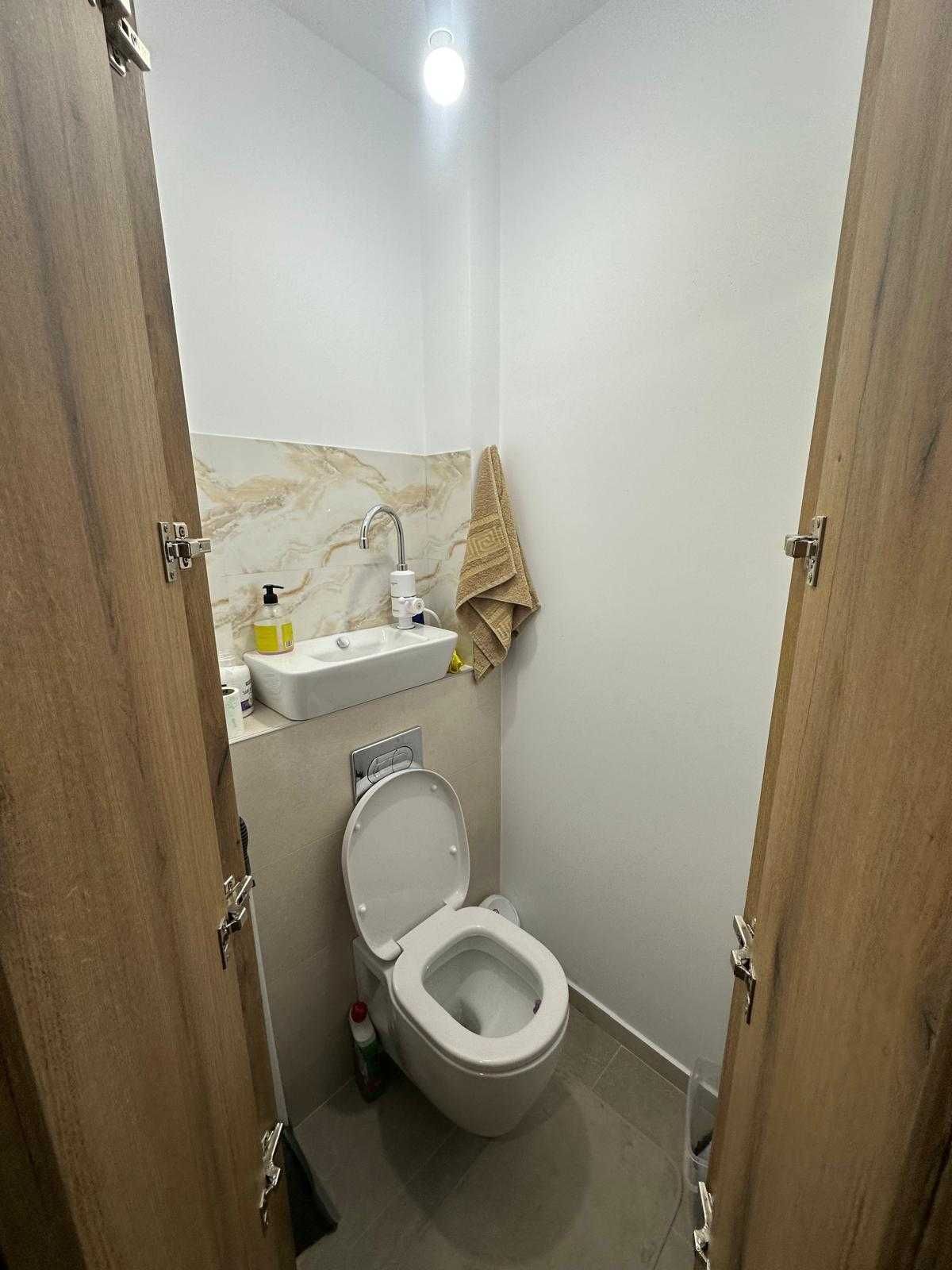 Vand Spatiu/boxa nivel Urban Plaza