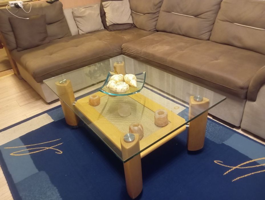 Масивна  маса от стъкло не мога