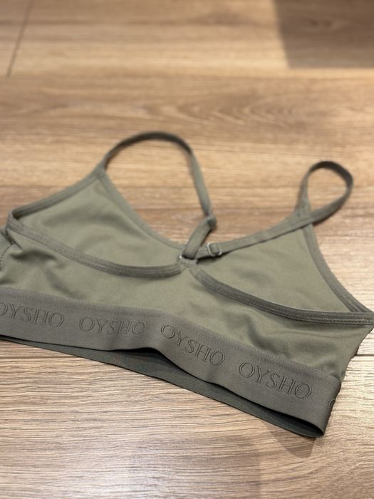 спортно бюстие Oysho