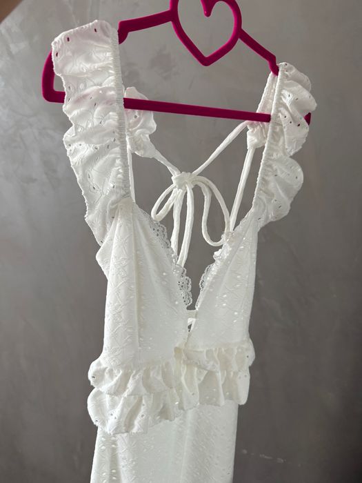 Бяла дълга лятна рокля