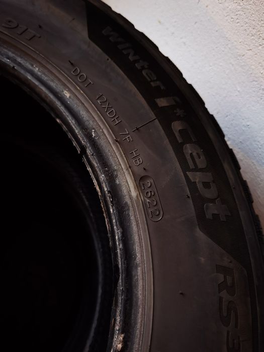 Vând anvelope iarnă Hankook 195 65 R15
