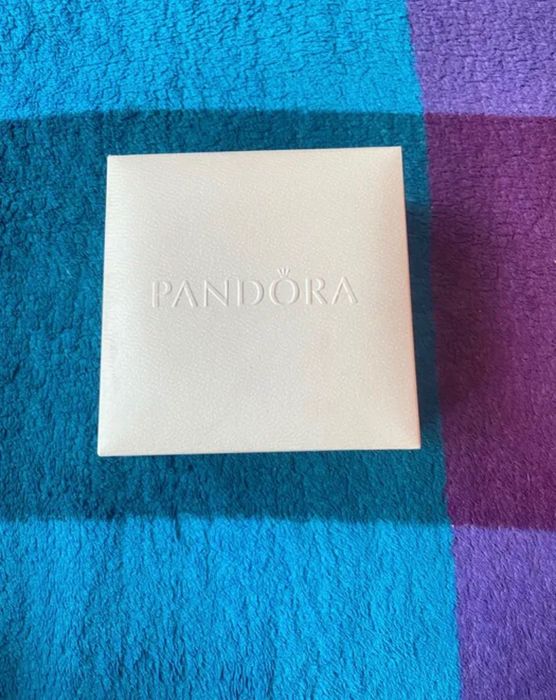 Сребърна гривна на Pandora с талисман