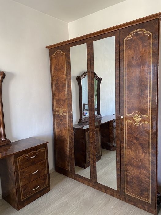 Продам шкаф и туалетный столик