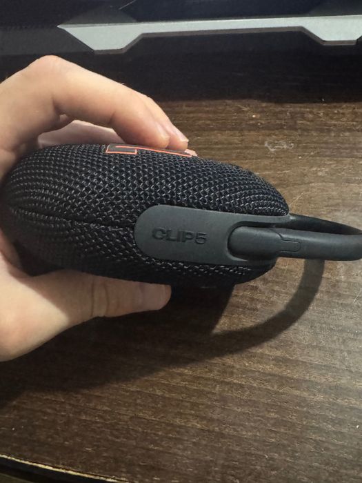 JBL Clip 5 Ultra-Portable Bluetooth Speaker 20W Integrated Carabiner