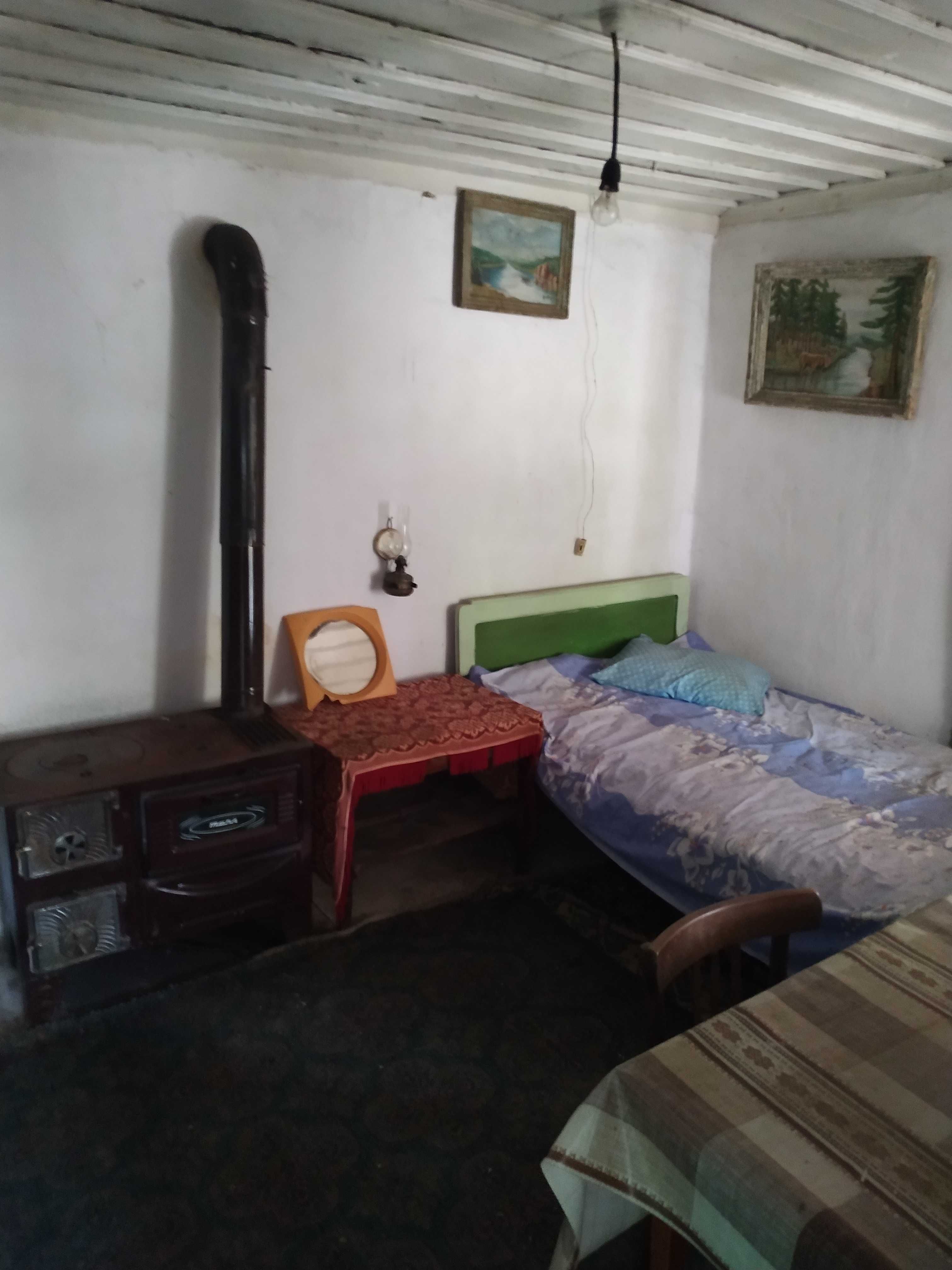 Продавам къща с дворно място и кладенец