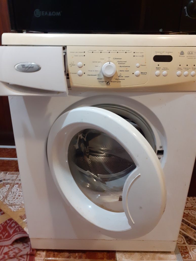 Продавам работеща пералня в отлично състояние,удобно място за пренасян