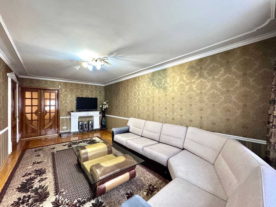 Дава се под наем Двустаен апартамент в София, Център - 70 кв.м за 350 € - Снимка #1