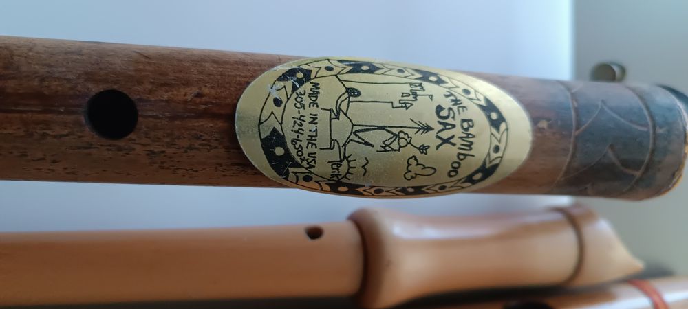Vând fluiere, quena și bamboo sax