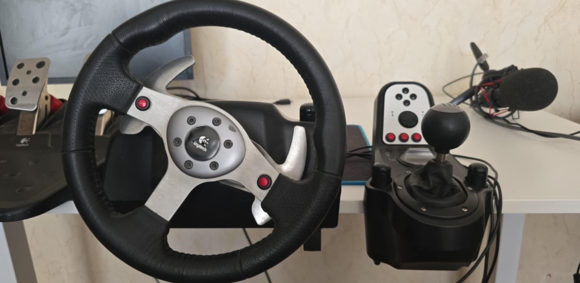 Logitech G25 волан със скорости за игри