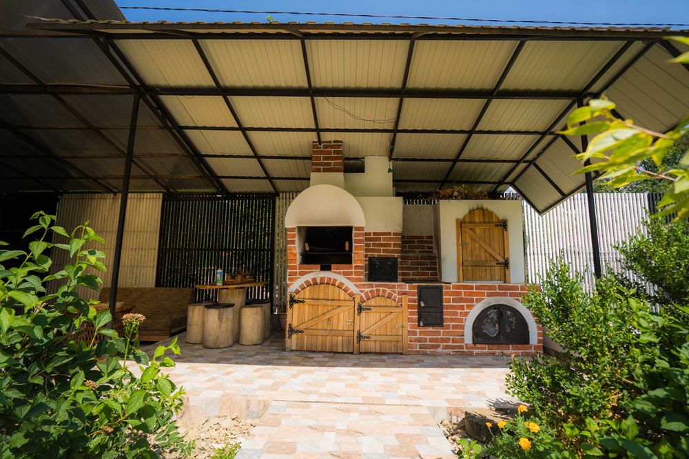 Vilă moderna/Pensiune cu 8 camere și 1000 mp teren, complet mobilată