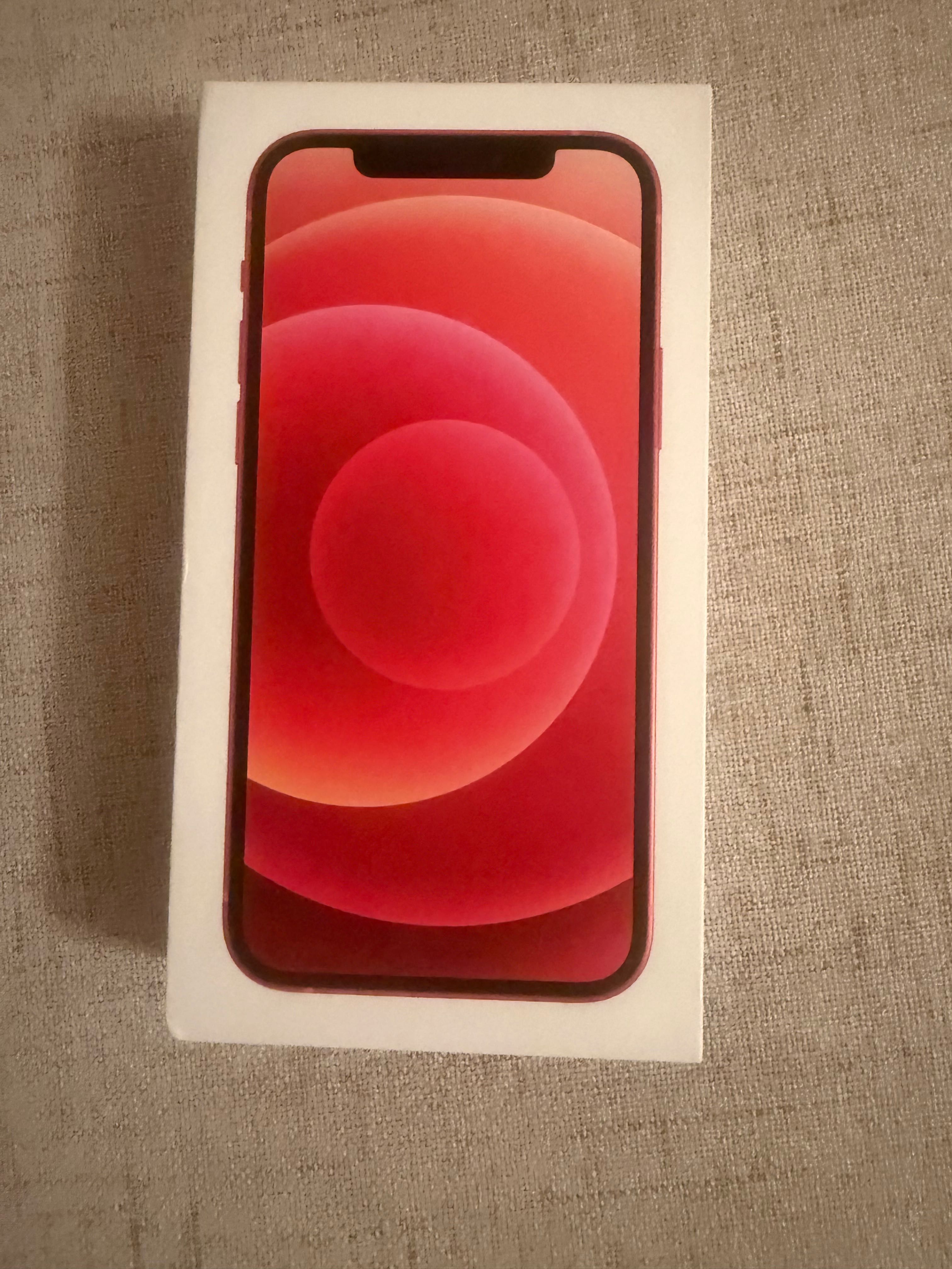 iPhone 12 червен цвят