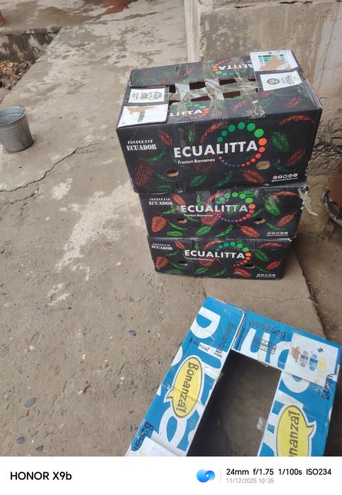 Банан каробкаси яхши холатда деярли янги