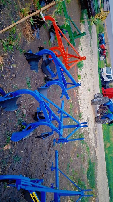 Vând pluguri cu două brazde