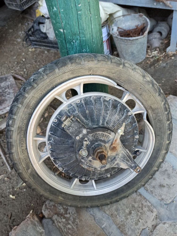 Skuterni zadni motori va akkumlatori