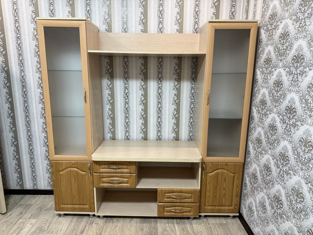 Продам сервант. Шкаф