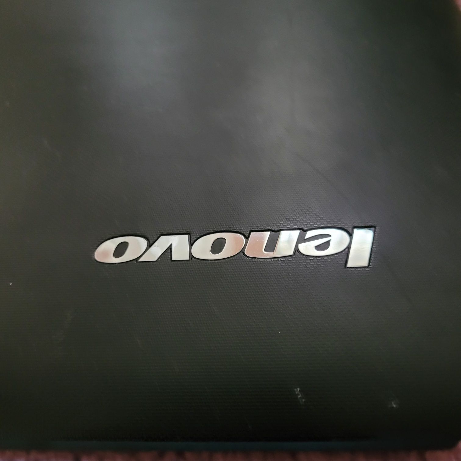 Лаптоп LENOVO. Уиндоус 11 про