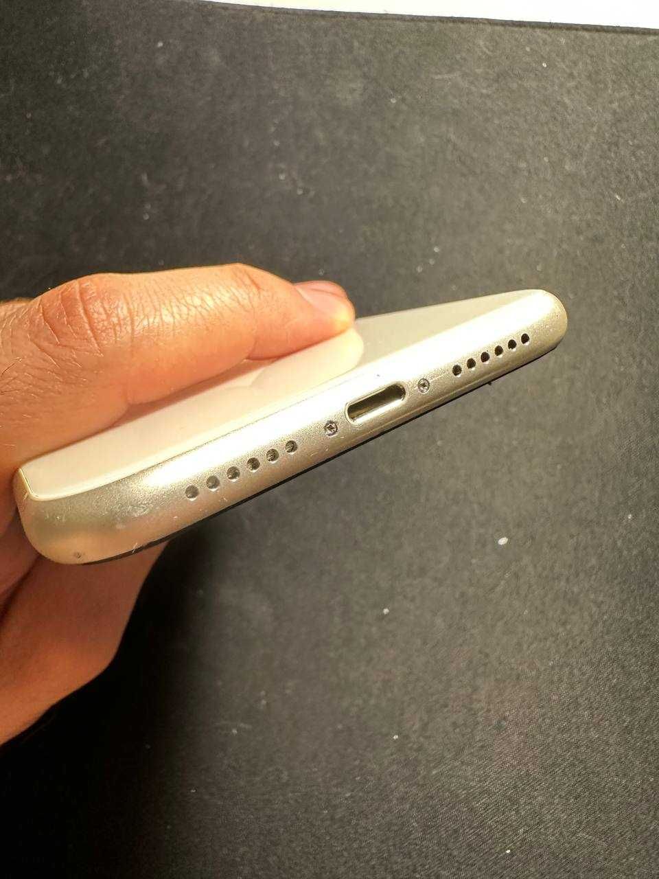 iPhone 11 | Със сменяна батерия и дисплей