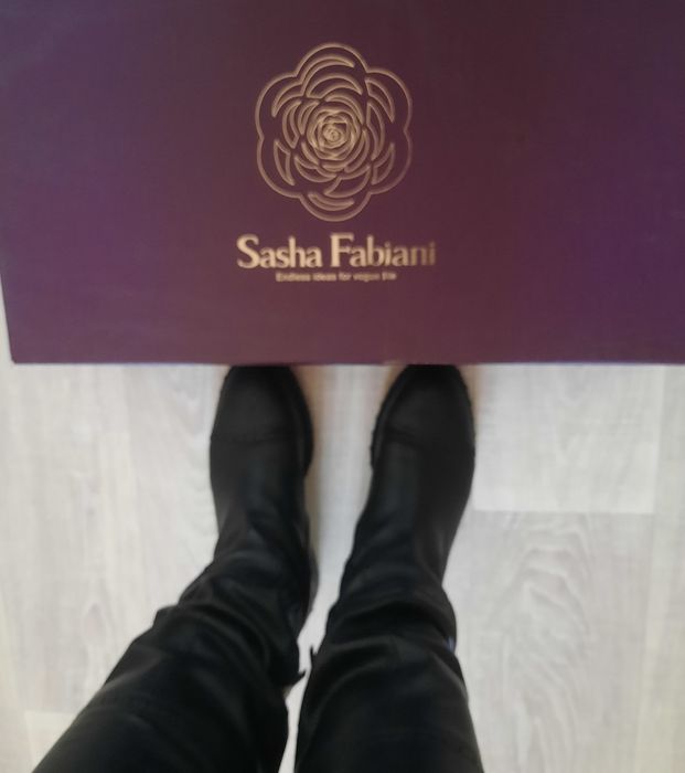 Продам женский сапоги размер 39 40 натуральный кожа 23000