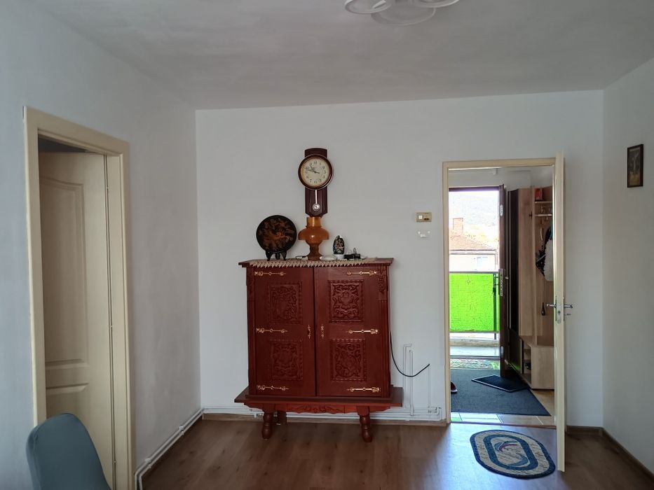 Închiriez/ schimb cu casa un apartament cu 3 camere central