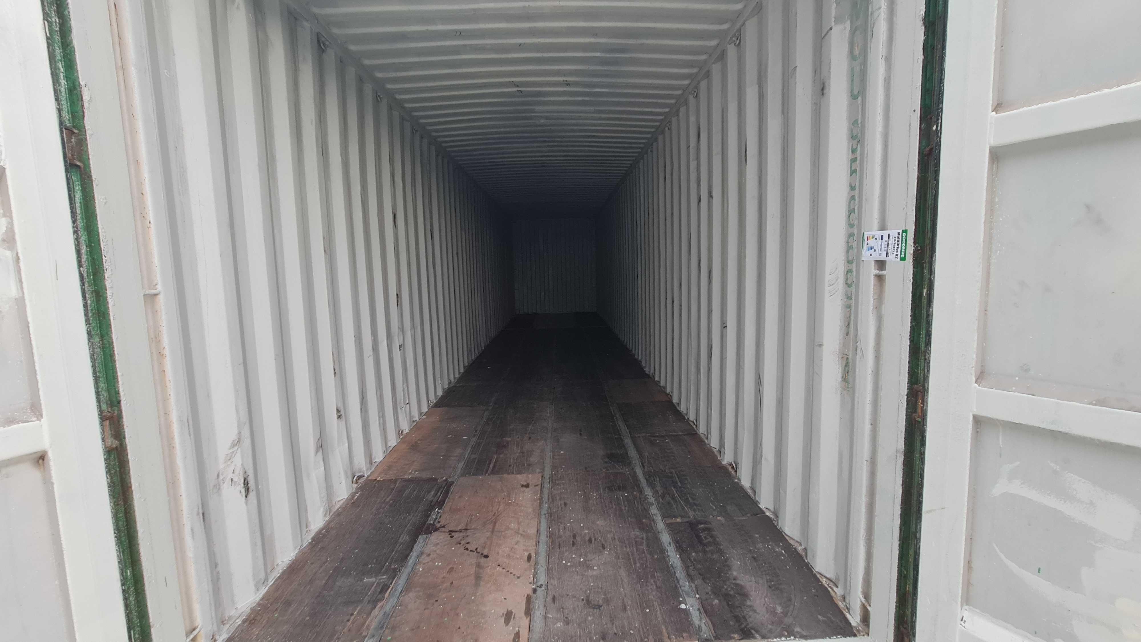 inchiriez spatii de depozitare in containere maritime, self storage