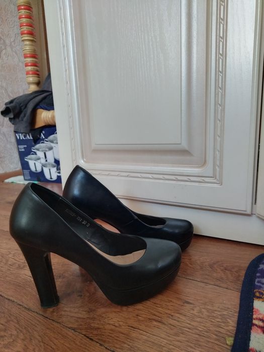 Туфли чёрные. Высокий каблук
