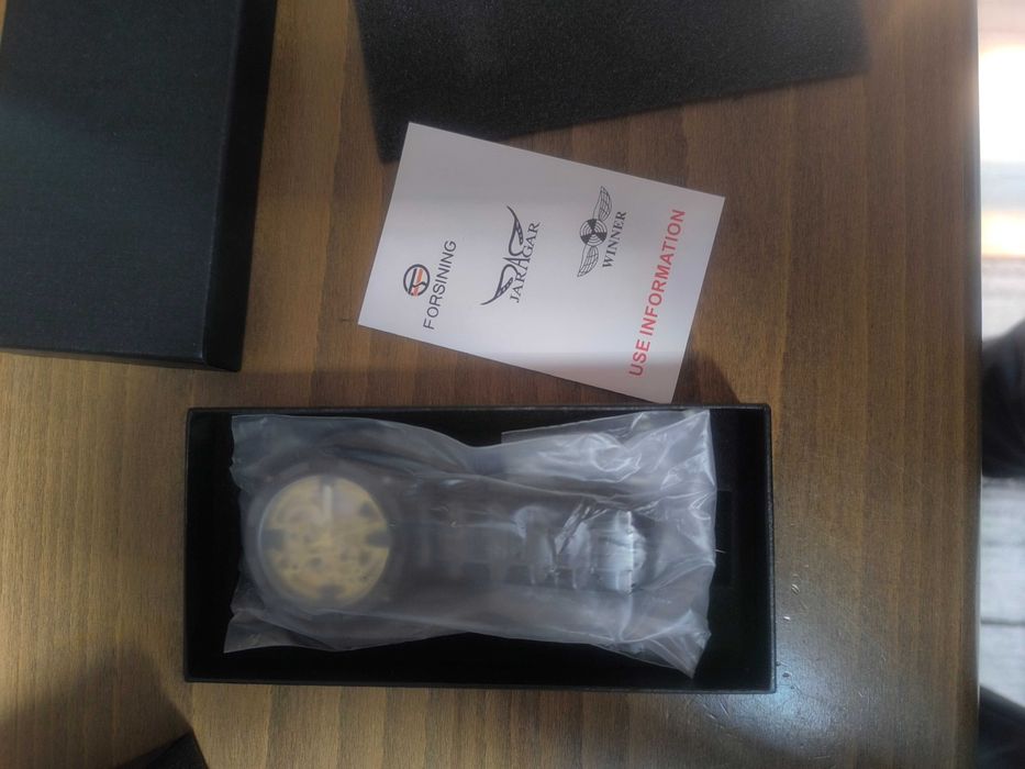 Самонавиващ се  ръчен часовник