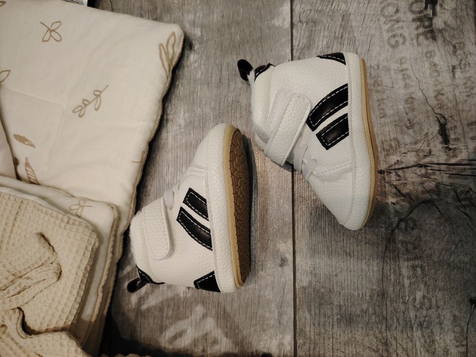 Комплект - порт бебе, възглавница за кърмене,обувчици, везна,аспиратор