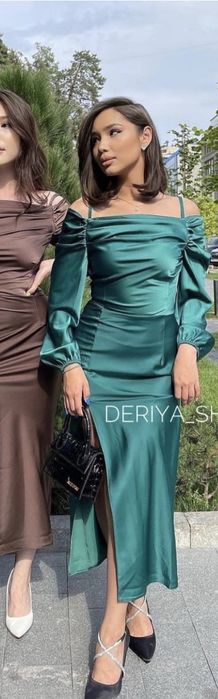 Платье атлас изумрудный цвет 42 р