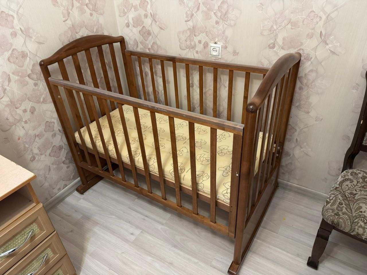 Продается детская кровать-люлька бу в хорошем состояние