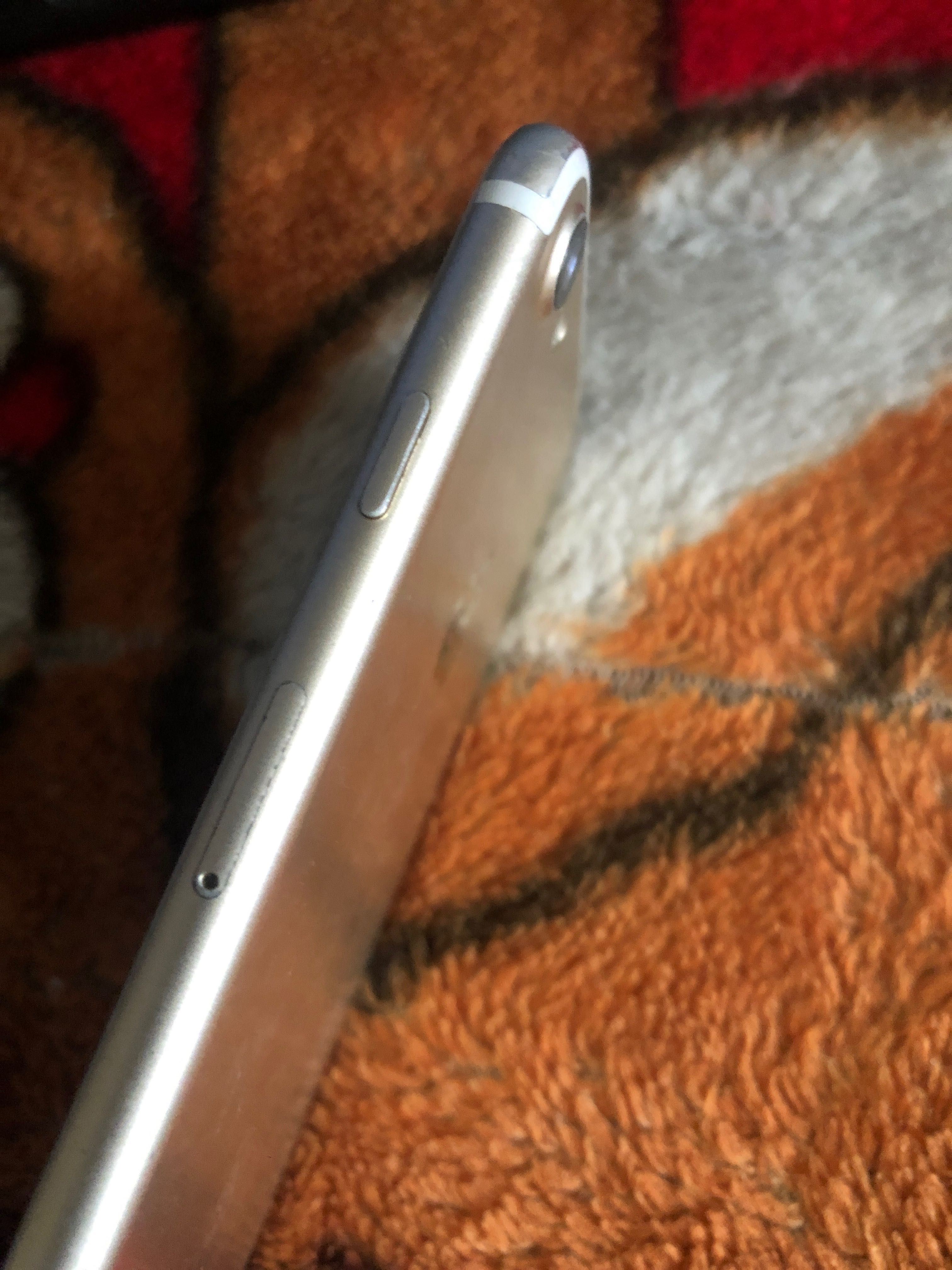 Iphone 7  citiți descrierea pentru mai multe informați