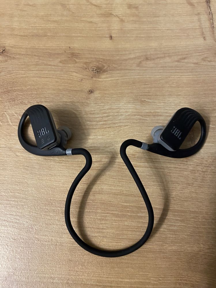 JBL bluetooth спортни слушалки за под вода/бягане и т.н.