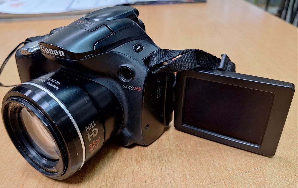 Canon SX40(12.1пмкс,35х зум,Япония,Full HD,поворот экран,сост хорошее)