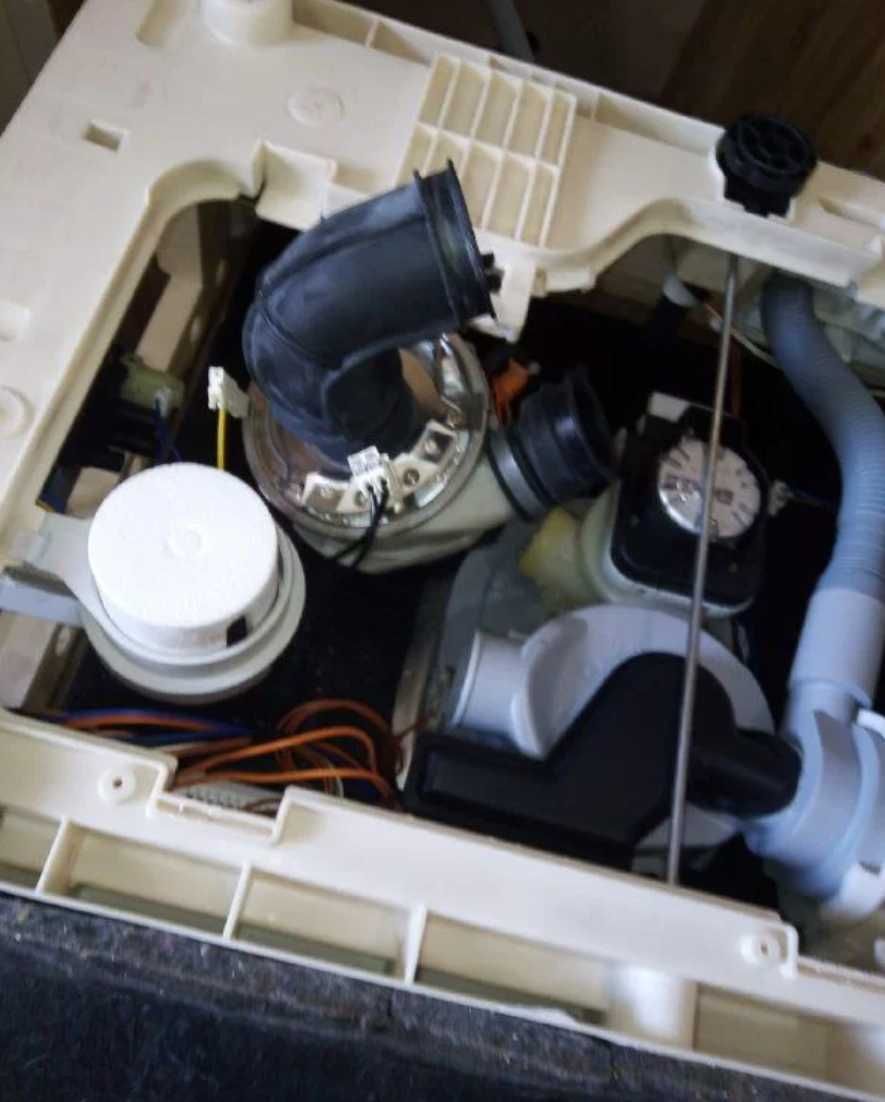 Ремонт стиральных и посудомоечных машин любой сложности.