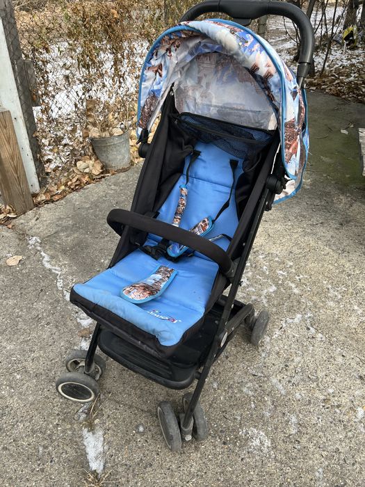 Коляска удобная и практичная.